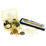 A small quantity of costume jewellery and effects, comprising a Victorian silver brooch bearing