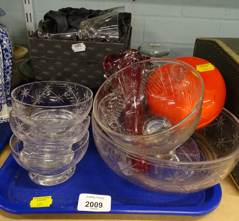 A pair of Waterford crystal glasses, boxed, various other glassware, etc., ( 1 tray).