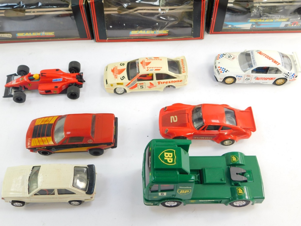 Five Scalextric model racing cars, comprising Cosworth Texaco C455., BMW 318i C571., Ferrari F1 - Image 2 of 3