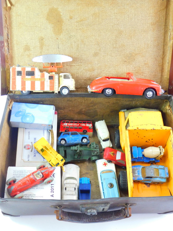 Corgi Matchbox and other die cast vehicles, including a Corgi Karrier Game, Dinky Alpha Romeo racing - Image 2 of 3