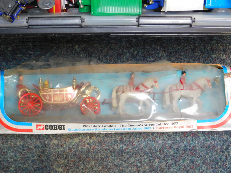 A Corgi die cast 1902 State Landau, The Queen's Silver Jubilee 1977, 41, boxed, together with Oxford - Image 2 of 4