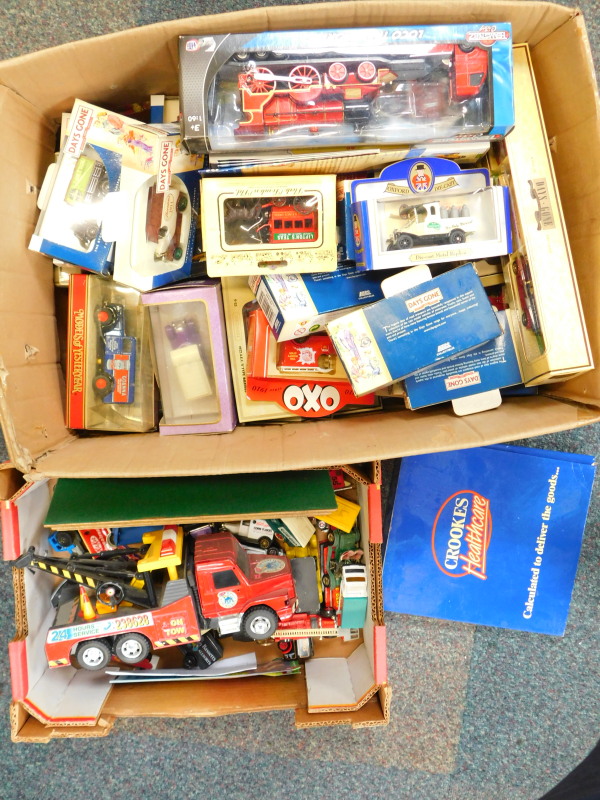 Days Gone By, Oxford and other die cast vintage trucks, buses and cars, boxed and unboxed. (2