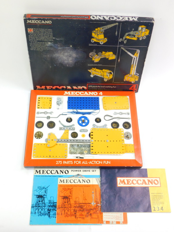A Meccano boxed set, 'No 4 - 275 parts for real working fun'.