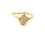 An 18ct gold and opal ring, size P, 2.0g.