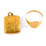 A gentleman's 9ct gold signet ring, size Z+1, 2.5g, together with a 9ct gold double photo locket,