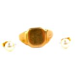 A 9ct gold signet ring, size S, 5.1g, together with a pair of 9ct gold and cultured pearl single