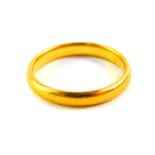 A 22ct gold wedding band, size M/N, 3.5g.