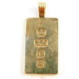 A 9ct gold ingot pendant, 9.1g.