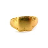 A gentleman's 9ct gold signet ring, size T, 1.2g.