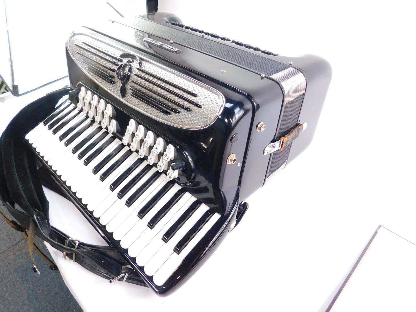 A Giulietti Continental Classic bass accordion, 120 bass and 61 chromatic buttons, free Bassetti - Image 2 of 3