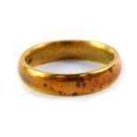 An 18ct gold wedding band, size J, 4.8g.