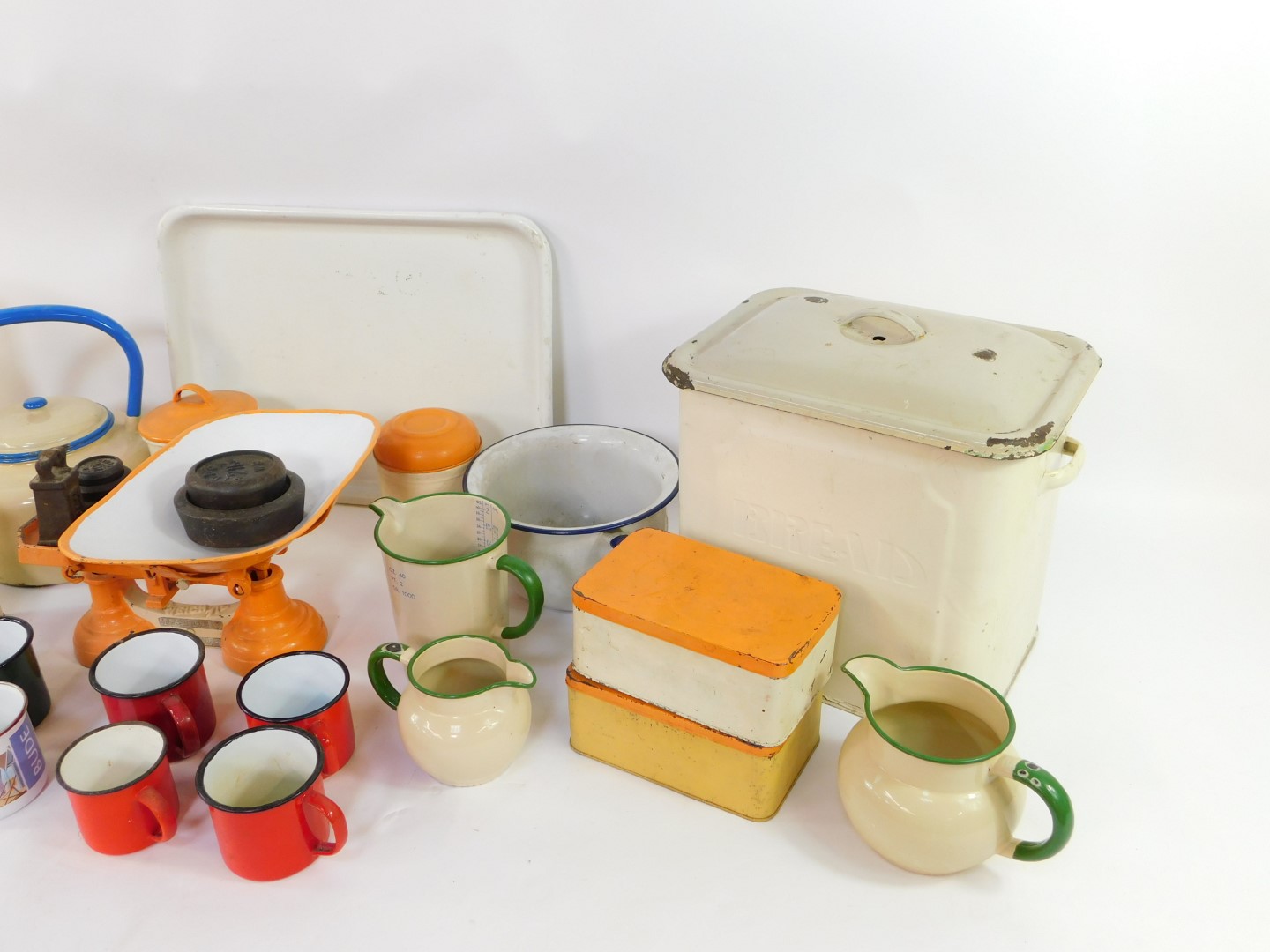 Pre and post war kitchenalia, including enamel wares, bread bin, kettle, chamber pot, mugs and jugs, - Image 4 of 4