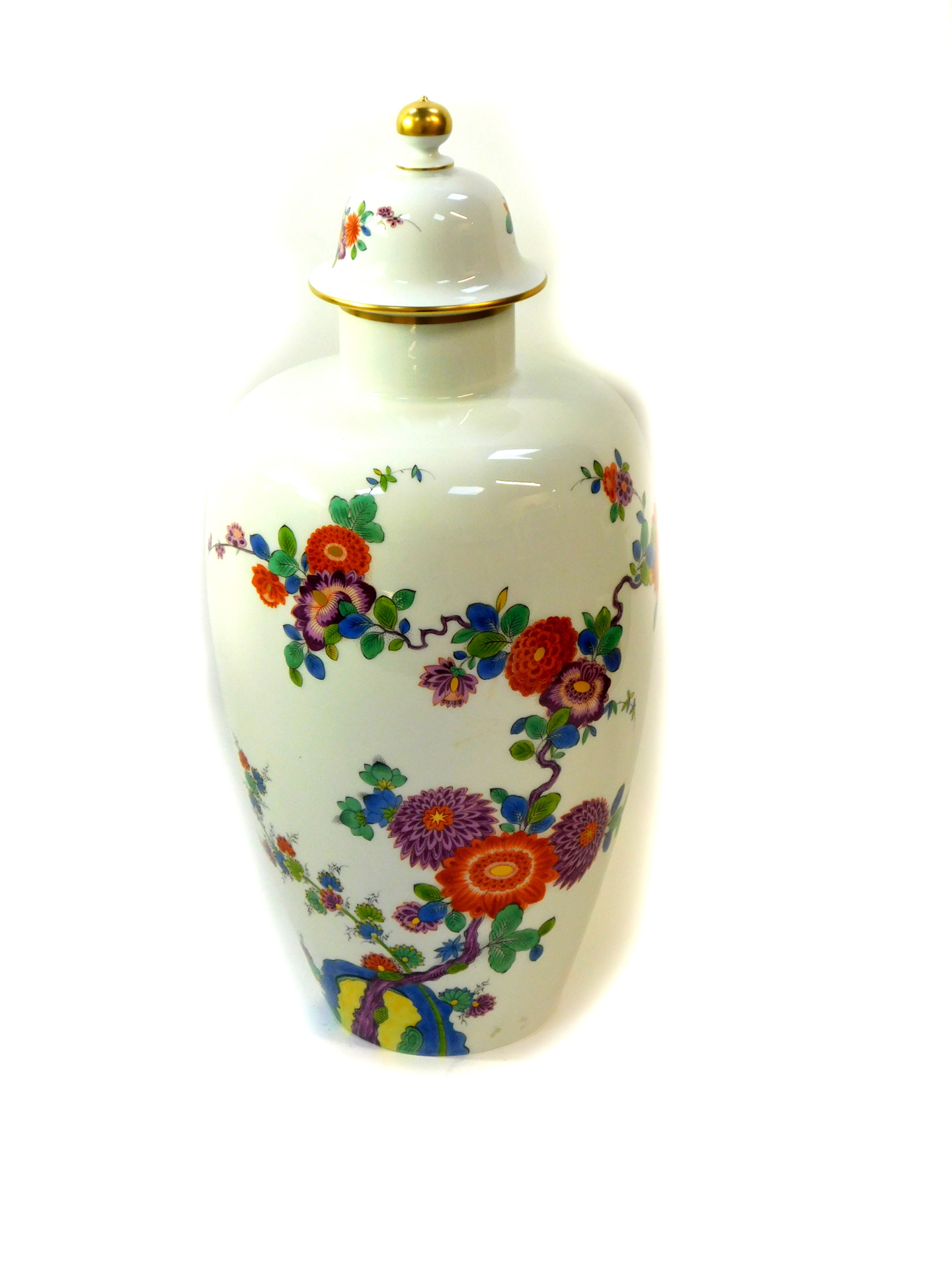 A Meissen porcelain vase and cover, kakiemon decorated with Indianische Blumen, number 4609/55,