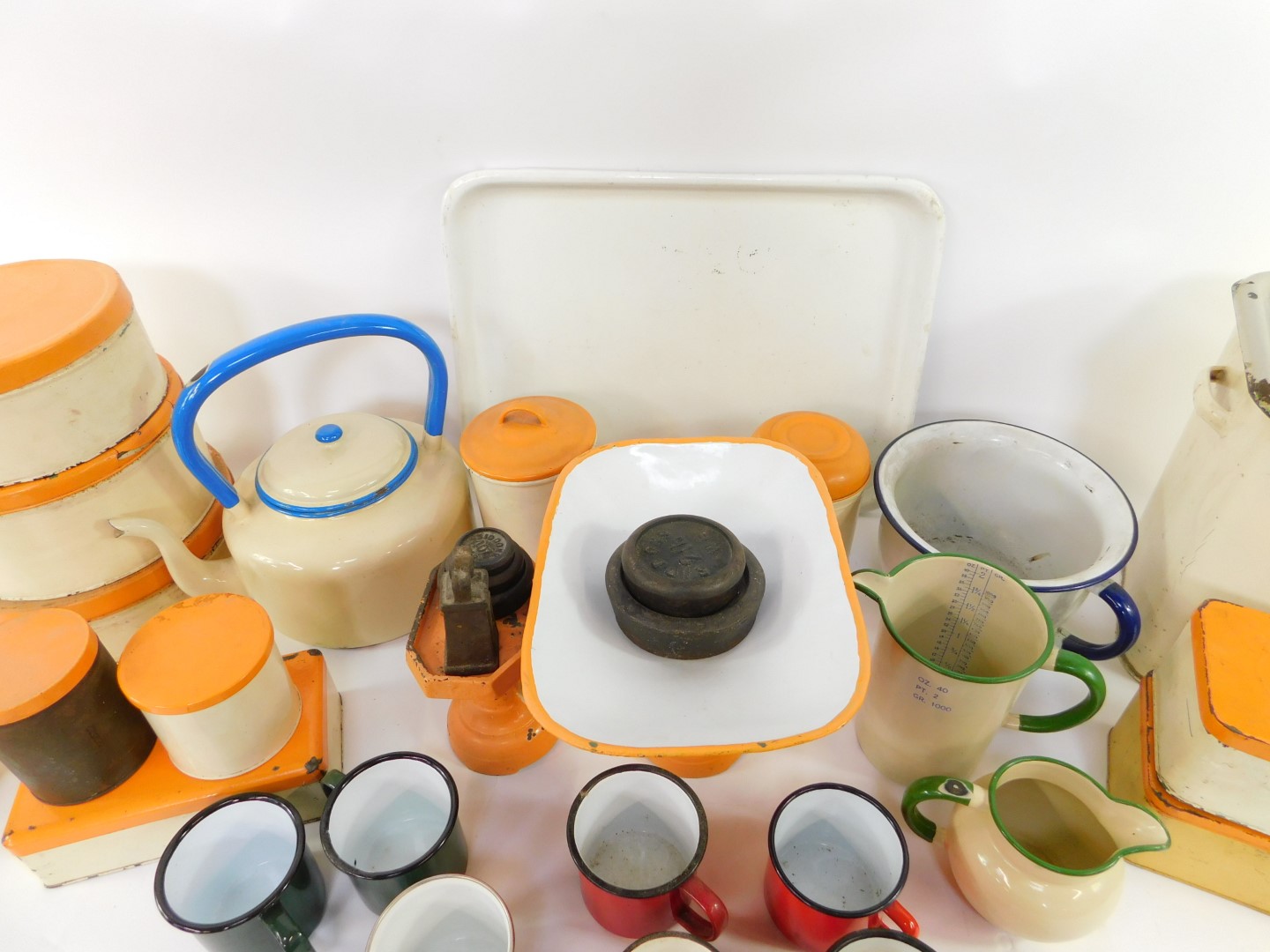 Pre and post war kitchenalia, including enamel wares, bread bin, kettle, chamber pot, mugs and jugs, - Image 3 of 4