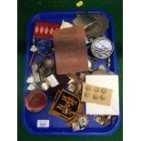 Military, Scouting and other badges, coins, trench pocket lighter, pipe, etc. (1 tray)
