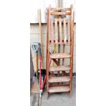 Various hand tools, folding stepladders, snow shovel, rake, etc. (a quantity)