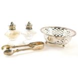 A collection of small silver, to include a pierced bon bon dish, shoe tongs and a pair of silver mou