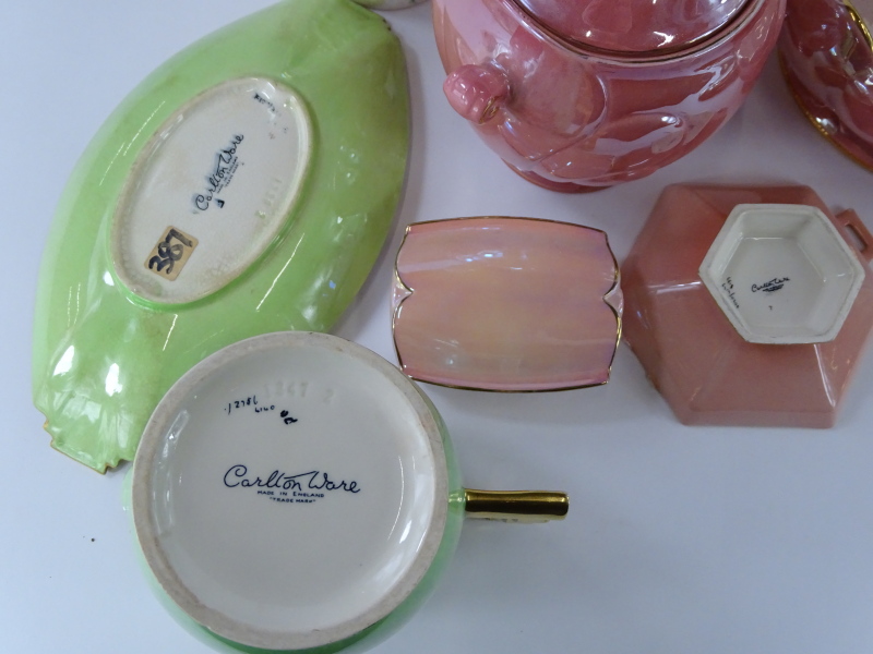 A collection of ceramics, to include Carltonware jug decorated with fushia, Rouge Royale dishes, a M - Image 3 of 3