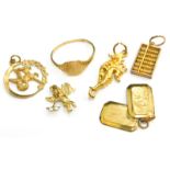 Various 9ct gold and other jewellery, comprising a 9ct gold signet ring, a 9ct gold abacus charm, a