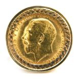 A George V half gold sovereign ring, dated 1914 in a 9ct gold ring setting, ring size O½, 9.7g.