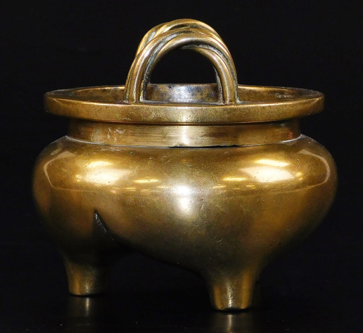 A Chinese bronze tripod censer, with bulbous body and twisted loop handles, six character Xuande - Image 4 of 6