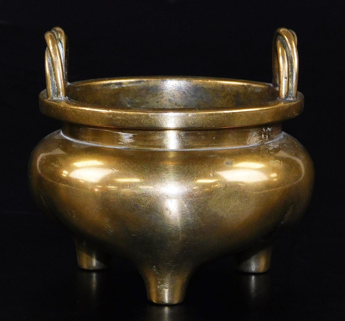 A Chinese bronze tripod censer, with bulbous body and twisted loop handles, six character Xuande - Image 3 of 6