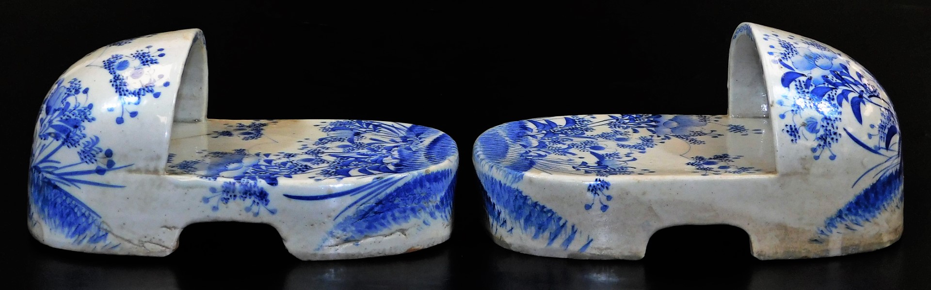 A very rare pair of Japanese Seto porcelain shoes, decorated in underglaze blue with poppies, - Image 5 of 8