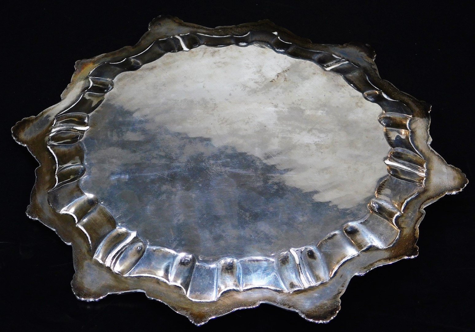 A ceremonial Indian salver, with a pie crust and heart shaped part gadrooned border, with various - Image 3 of 3