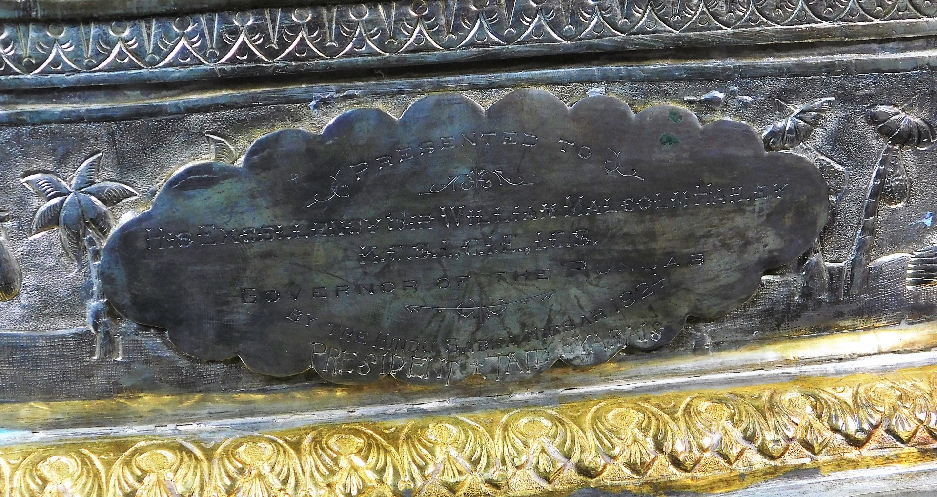 A highly elaborate Indian ceremonial freedom casket, of oval form, with horse and rider knop, - Image 7 of 8