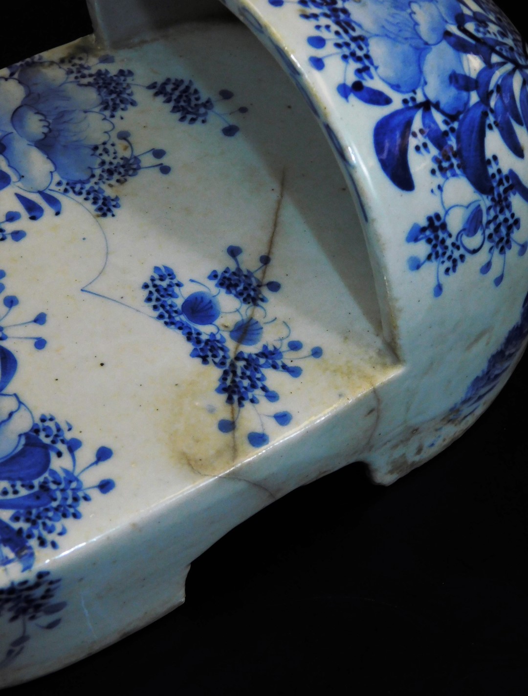 A very rare pair of Japanese Seto porcelain shoes, decorated in underglaze blue with poppies, - Image 8 of 8