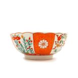 A Worcester First Period porcelain slop bowl, decorated in the Scarlet Japan pattern, 15cm