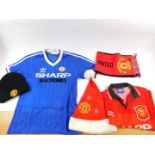 Manchester United. Supporters scarves, football shirts, hats, etc. (a quantity)