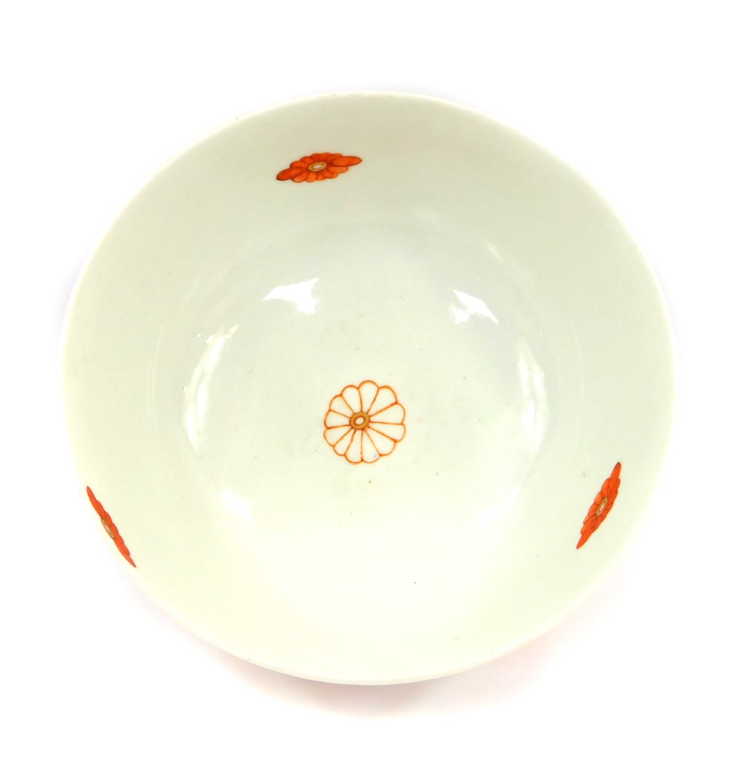 A Worcester First Period porcelain slop bowl, decorated in the Scarlet Japan pattern, 15cm - Image 2 of 2