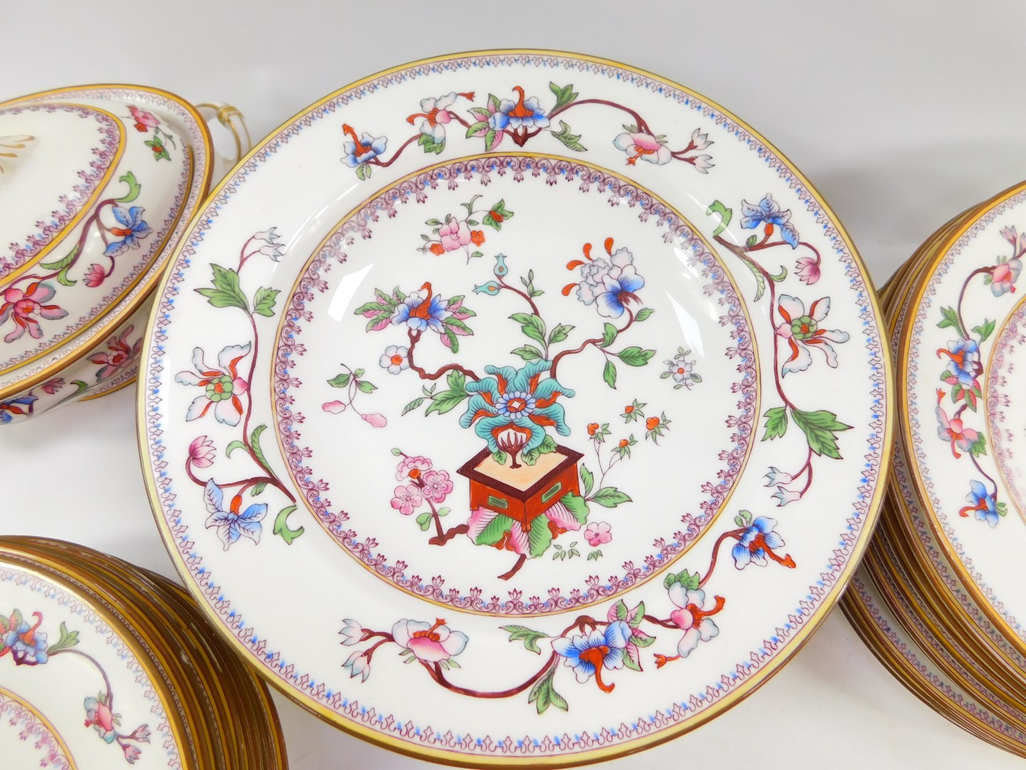 A Royal Worcester porcelain Japan pattern dinner service, c1906, No 5969, printed and painted marks, - Image 2 of 4