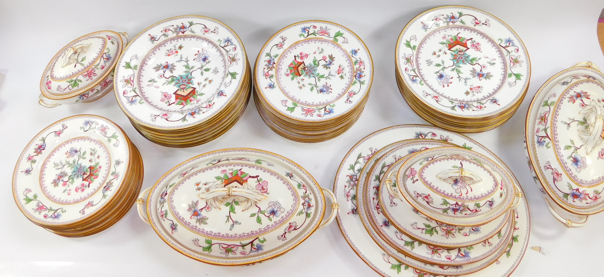 A Royal Worcester porcelain Japan pattern dinner service, c1906, No 5969, printed and painted marks, - Image 4 of 4