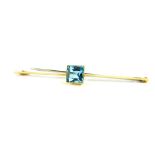 A 15ct gold and aquamarine bar brooch, the square cut aquamarine approx 3 1/2ct, 5.2g.