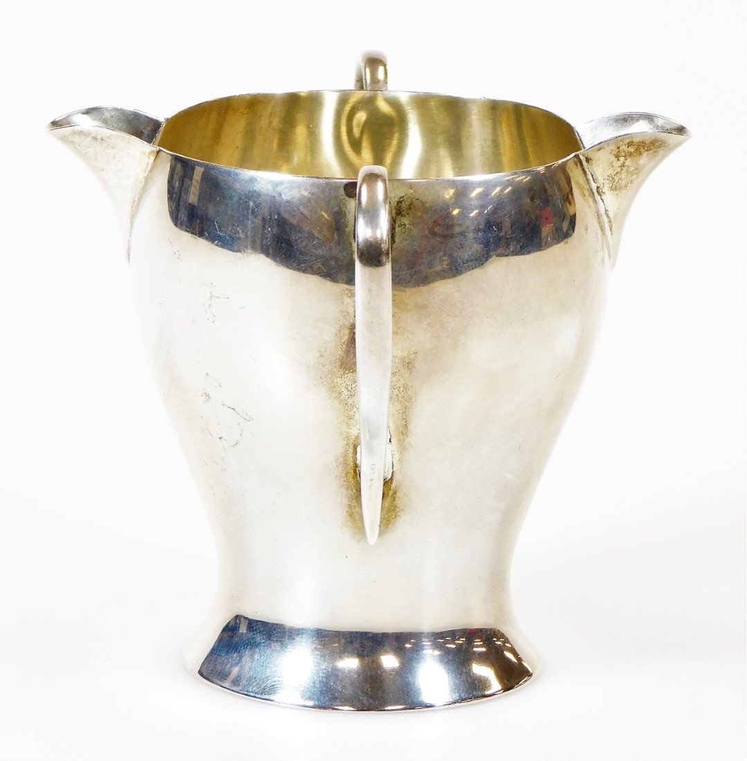 A Victorian silver double lipped Art Nouveau cream jug, by Samuel Walton Smith, with inverted body a - Image 2 of 3