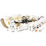 Various jewellery, to include a partially pierced bangle, amethyst finish costume jewellery, various