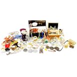 Various costume jewellery and effects, brooches, beads, a ribbon style brooch with a plain pin back