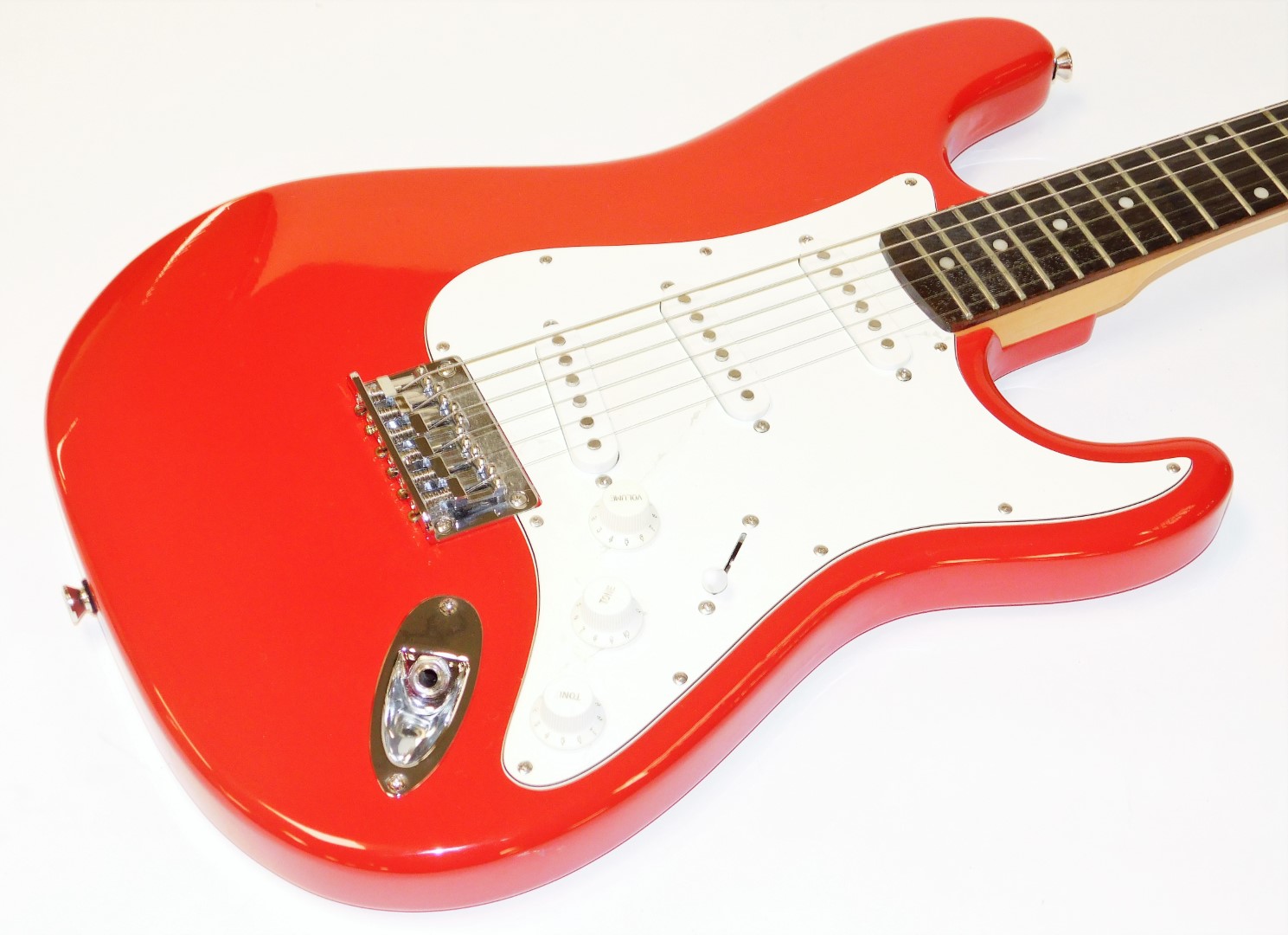 A Squier Fender Bullet six string electric guitar, in red and white colourway, 101cm wide, in associ - Image 2 of 6