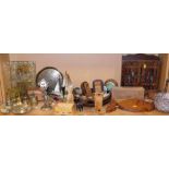 Various metalware, treen, decorative shells, cat ornament, bookends, brass plaque, copper desk top t