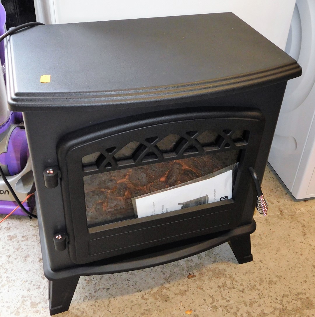 A Galleonfires Castor black electric stove