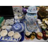 A quantity of ceramics, to include a modern Chinese jar and cover, Willow pattern pottery, character