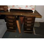 An early 20thC oak twin pedestal desk, 81cm high, 128cm wide, 78cm deep.