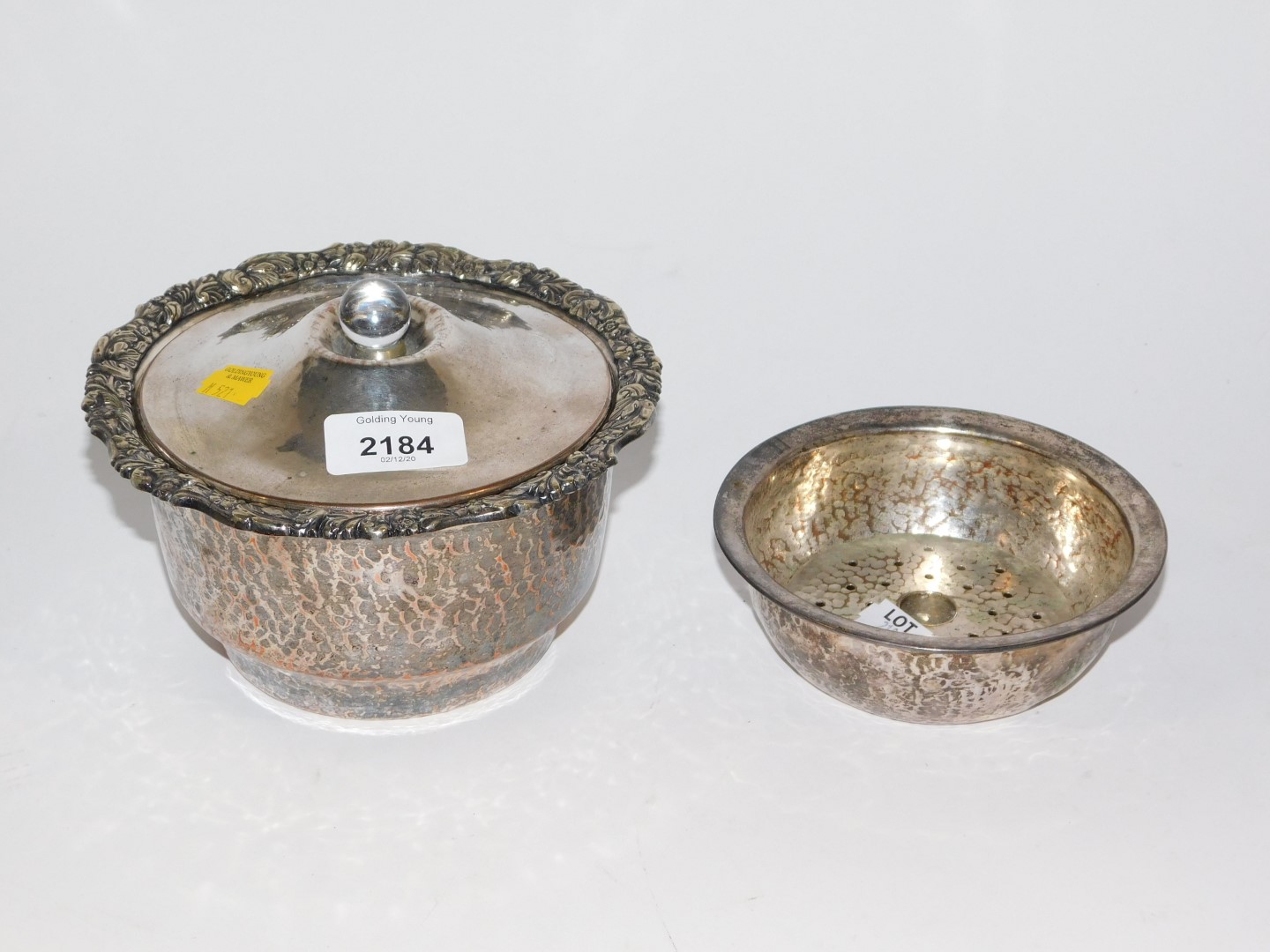 A silver plated sponge dish with drainer and lid, together with a plated soap dish. (2)