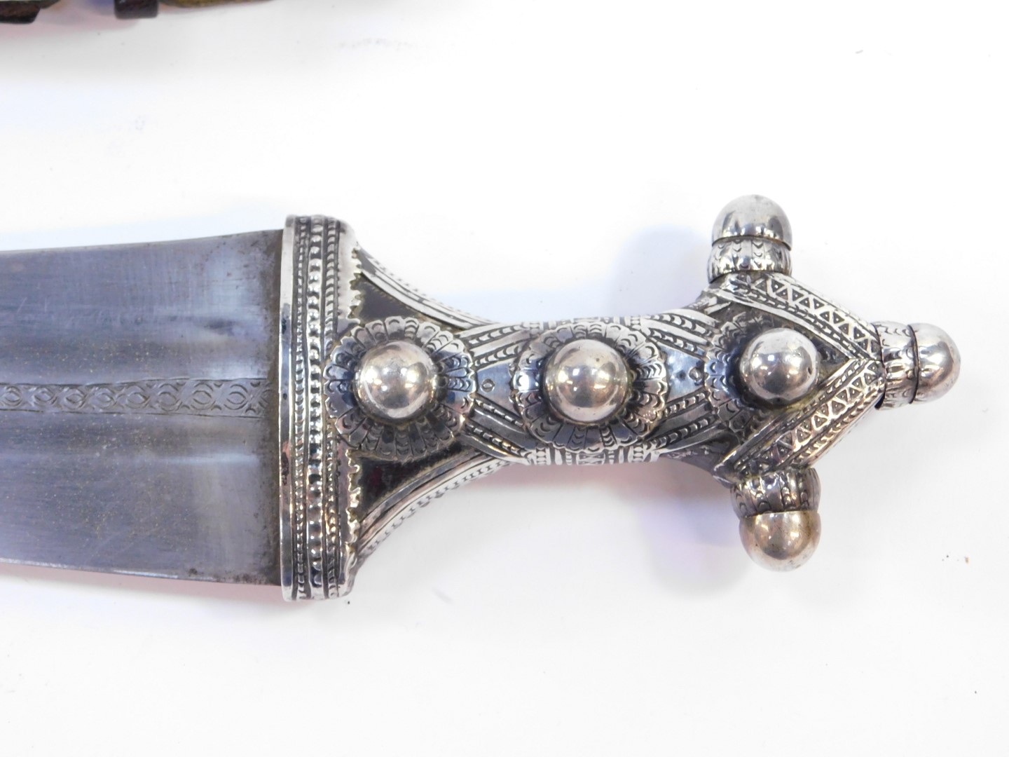 An Indo Persian 19thC Jambaya dagger, the horn grip with silver engraved and embossed mounts, - Image 4 of 5