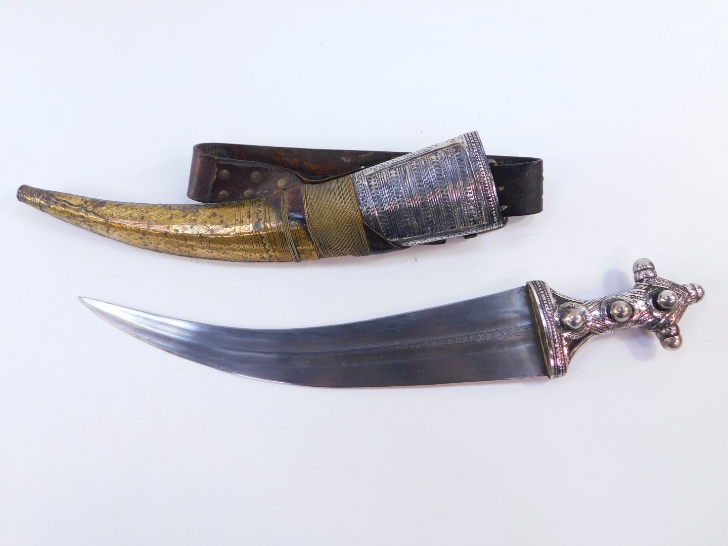 An Indo Persian 19thC Jambaya dagger, the horn grip with silver engraved and embossed mounts, - Image 3 of 5