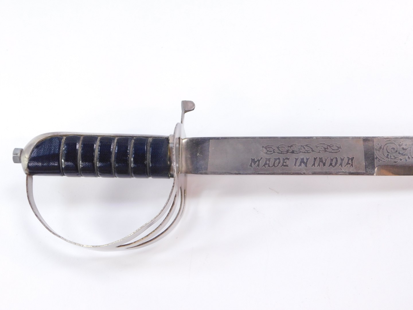 An Indian Army pattern cavalry trooper's sword, with a leather bound grip, decorated steel blade and - Bild 2 aus 4