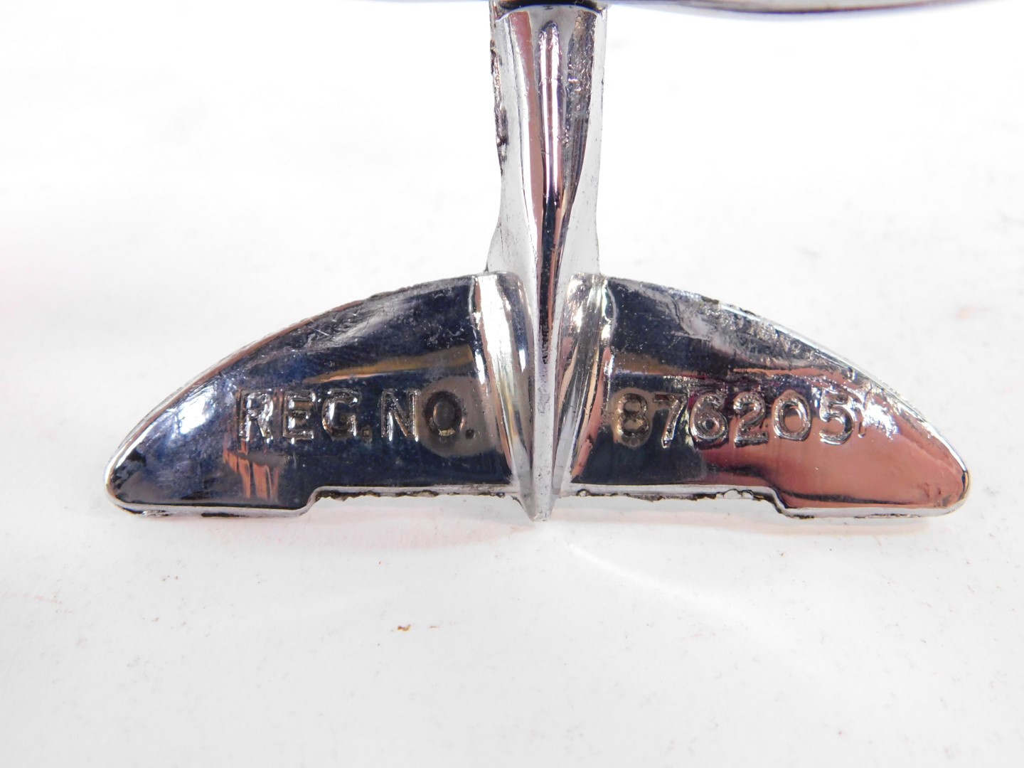 A 1950's chrome aeroplane cruet set, wings mounted with the Arms the City of London, 12cm high. - Bild 4 aus 4