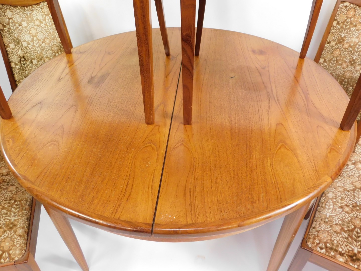 A G-Plan late 20thC teak circular dining table, with one additional leaf, raised on turned legs, - Image 3 of 4